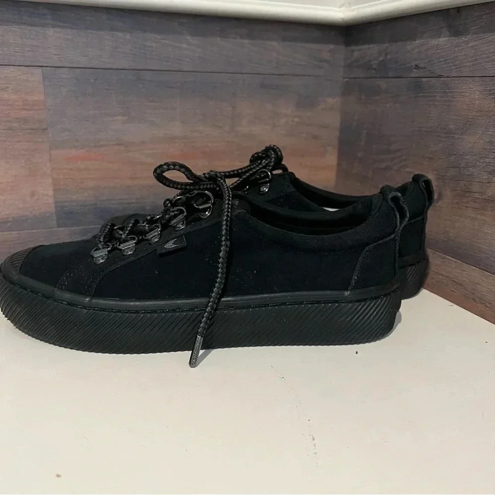 Cariuma OCA Low Speed Hooks All Black Suede Unisex Women’s 5 Men’s 3.5 - Picture 4 of 9